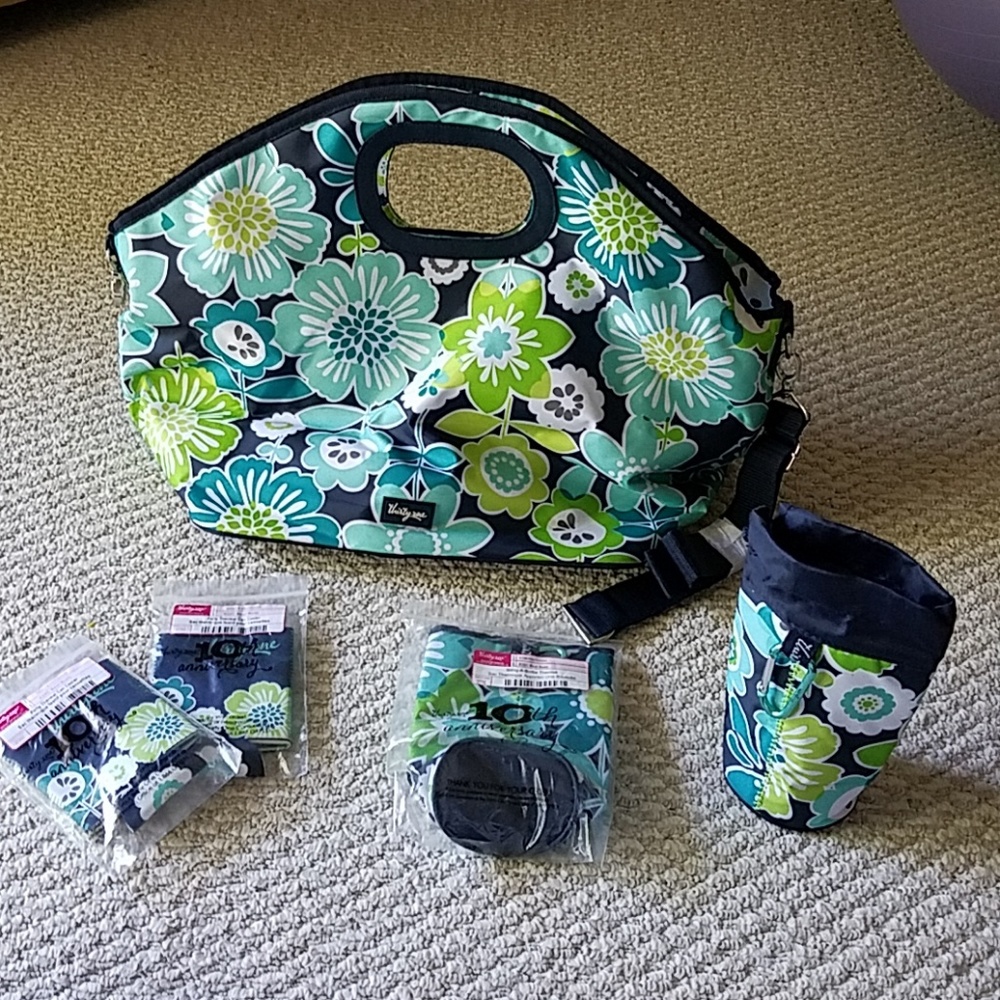 🌷Free Gifts w. Purchase of  Hostess Cooler